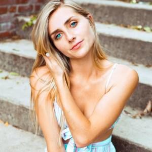 Meet your Posher, Courtney